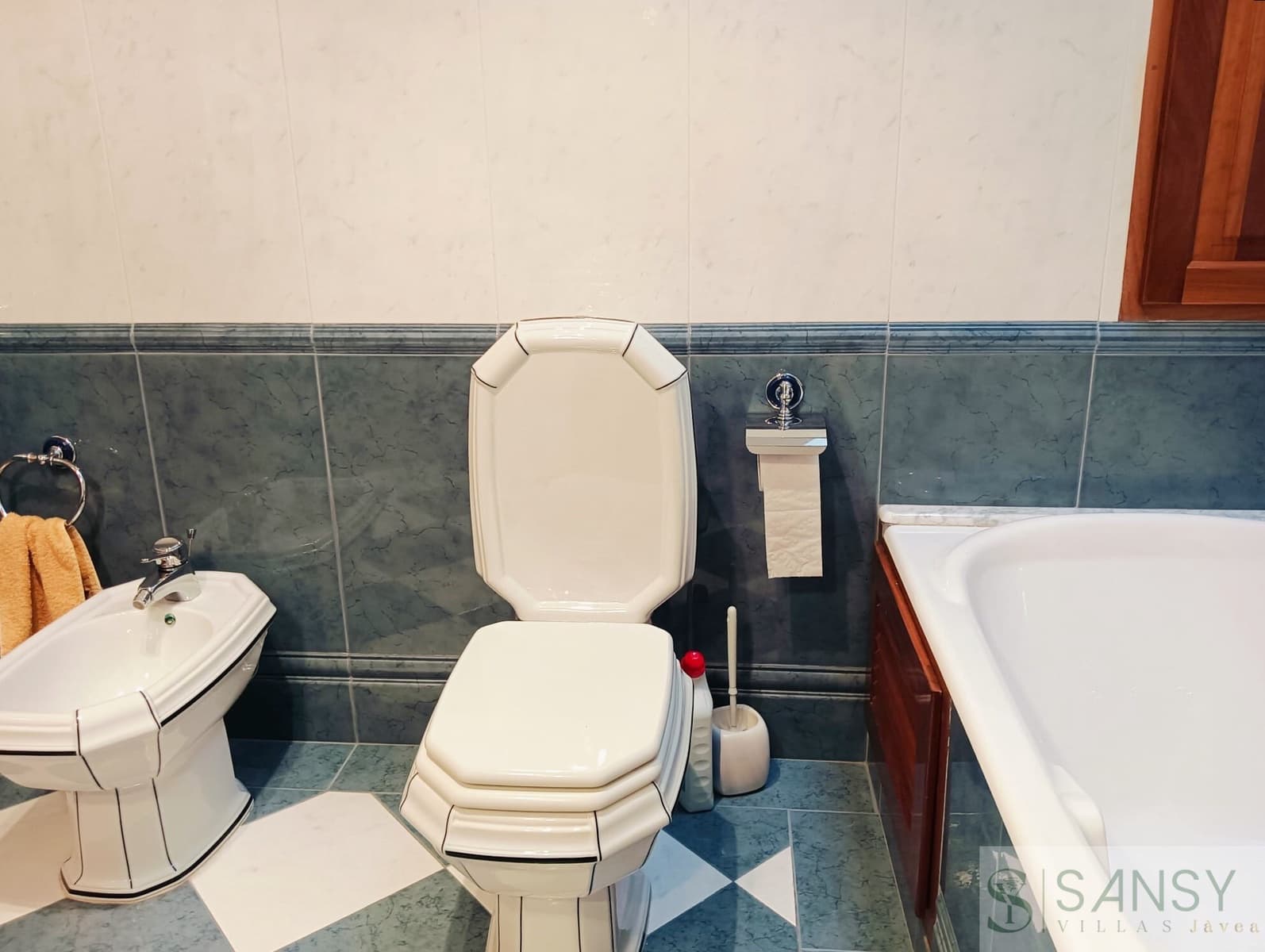 7 soveværelse Byhus til salg i Oliva med garage - € 285.000 (Ref: 10080228)