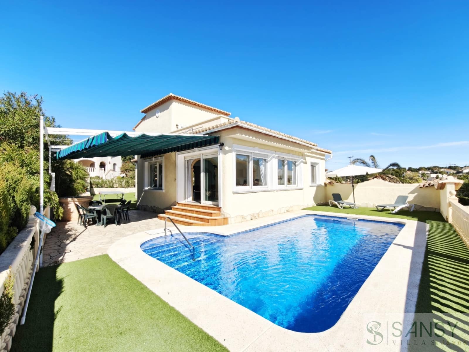 3 soveværelse Villa til salg i Calpe / Calp med swimmingpool garage - € 725.000 (Ref: 10080230)