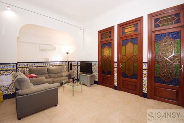 6 bedroom Townhouse for sale in Pedreguer with garage - € 340,000 (Ref: 10080232)