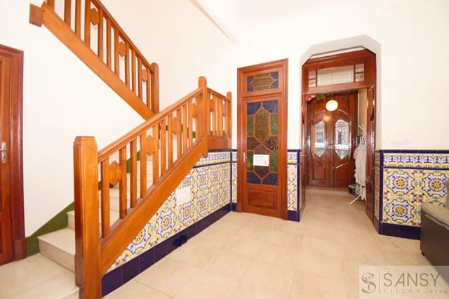 6 bedroom Townhouse for sale in Pedreguer with garage - € 340,000 (Ref: 10080232)