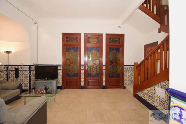 6 bedroom Townhouse for sale in Pedreguer with garage - € 340,000 (Ref: 10080232)