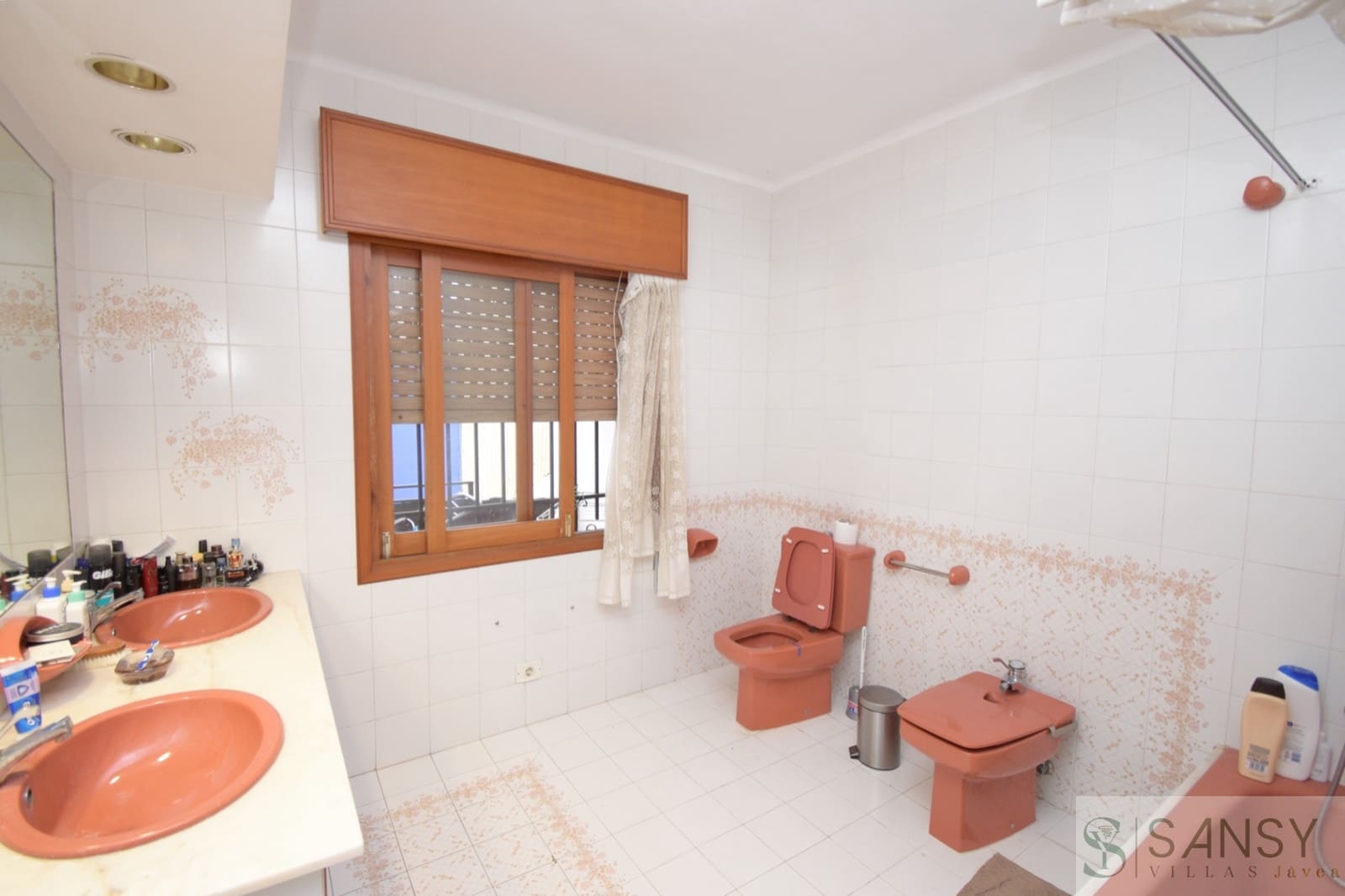 6 bedroom Townhouse for sale in Pedreguer with garage - € 340,000 (Ref: 10080232)