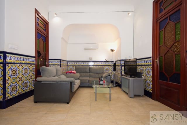 6 bedroom Townhouse for sale in Pedreguer with garage - € 340,000 (Ref: 10080232)