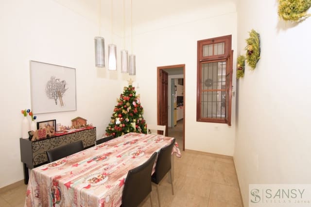 6 bedroom Townhouse for sale in Pedreguer with garage - € 340,000 (Ref: 10080232)