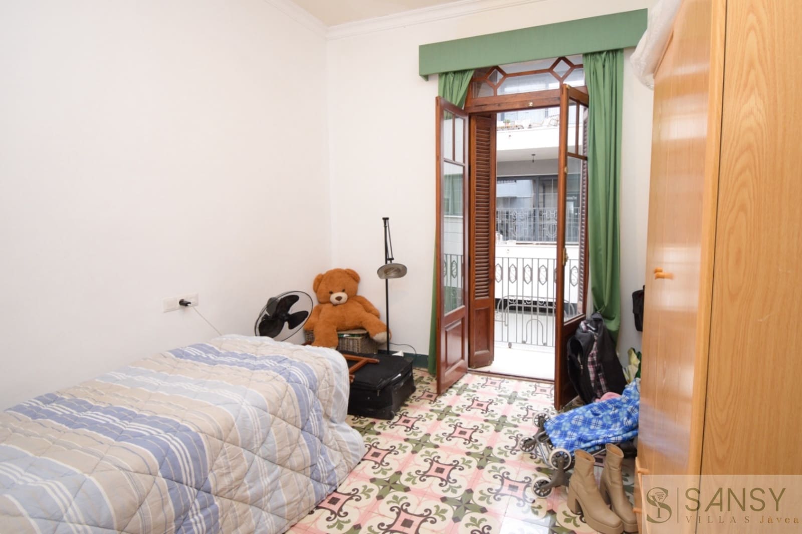 6 bedroom Townhouse for sale in Pedreguer with garage - € 340,000 (Ref: 10080232)
