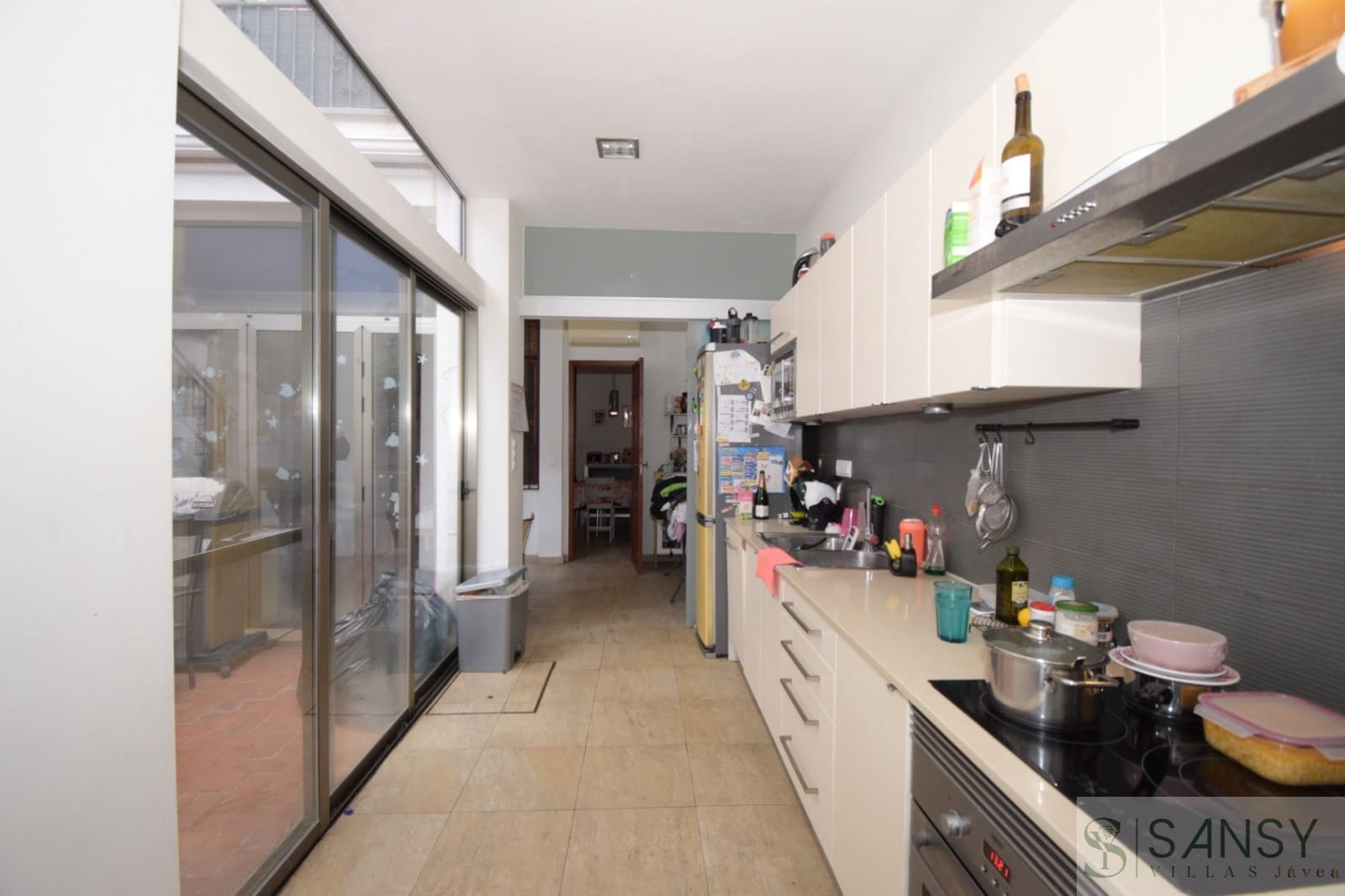 6 bedroom Townhouse for sale in Pedreguer with garage - € 340,000 (Ref: 10080232)