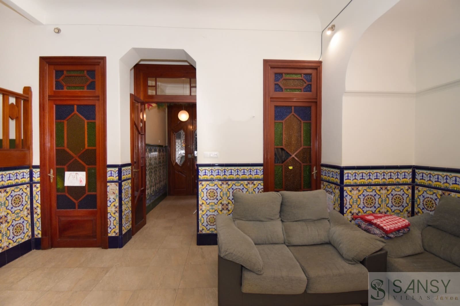 6 bedroom Townhouse for sale in Pedreguer with garage - € 340,000 (Ref: 10080232)