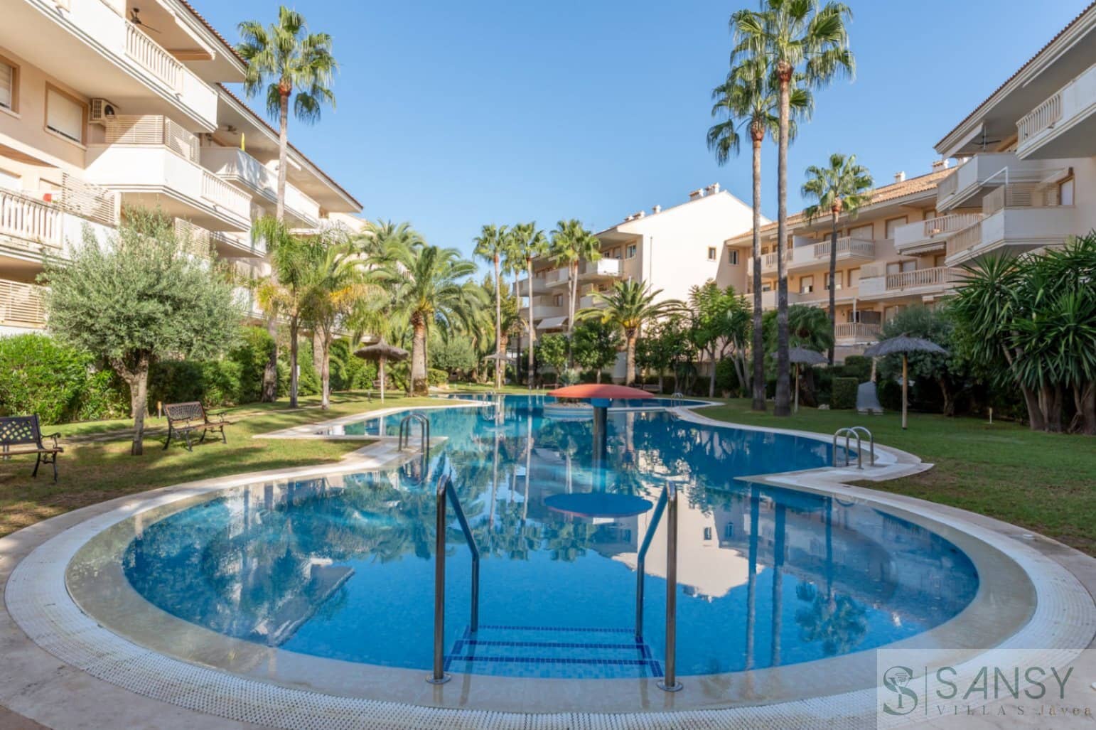 2 soverom Leilighet til salgs i Arenal med svømmebasseng garasje - € 397 000 (Ref: 10160789)