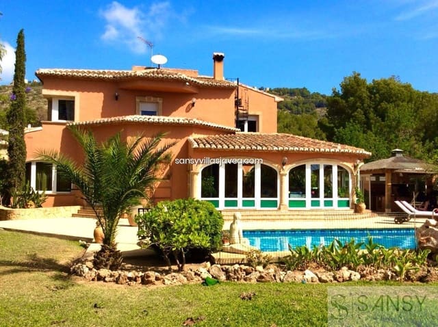4 Zimmer Villa zu verkaufen in Centro ciudad, Javea / Xàbia mit Garage - 1.590.000 € (Ref: 8119293)