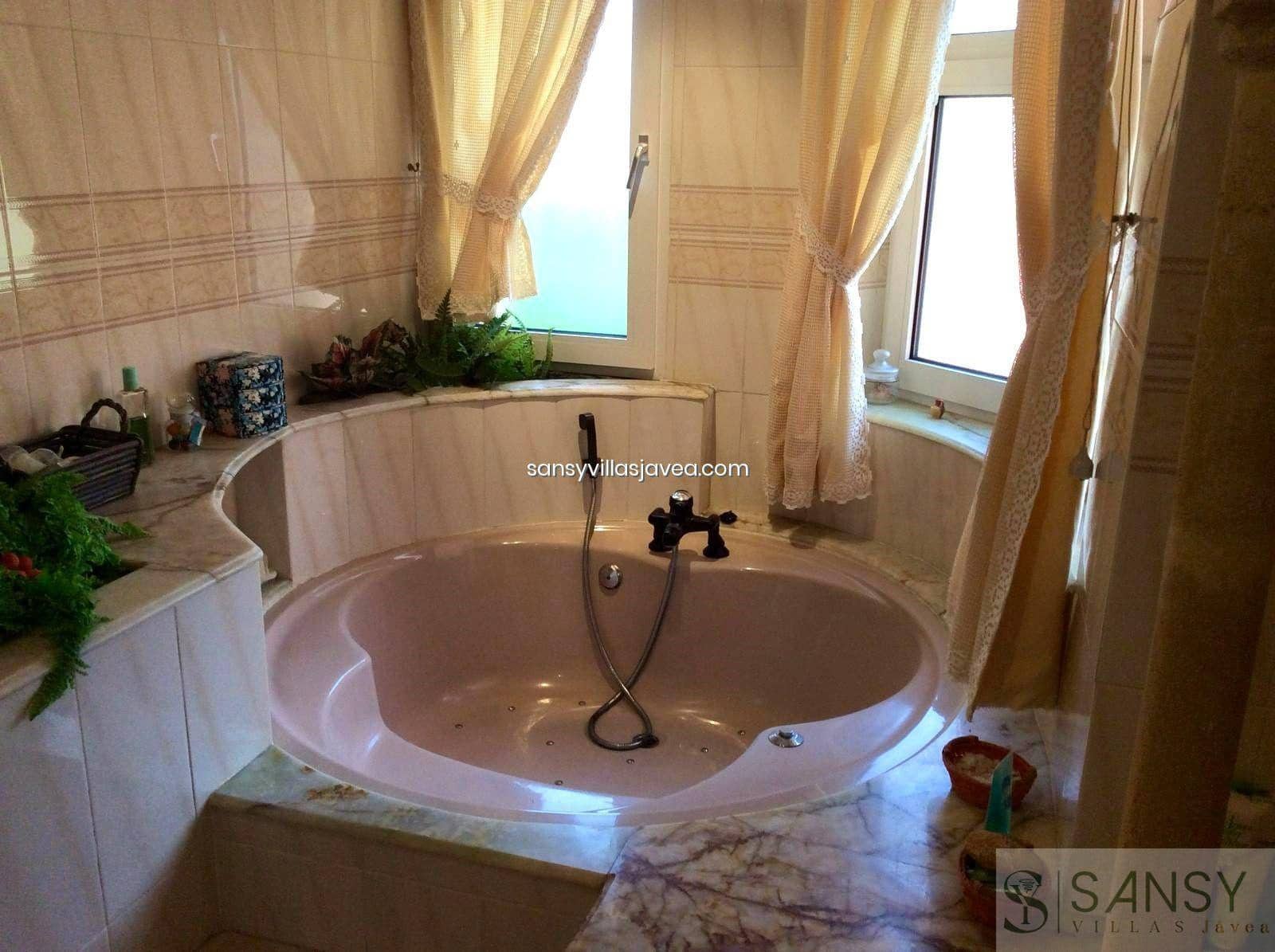 4 slaapkamer Villa te koop in Javea / Xabia met garage - € 1.590.000 (Ref: 8119293)