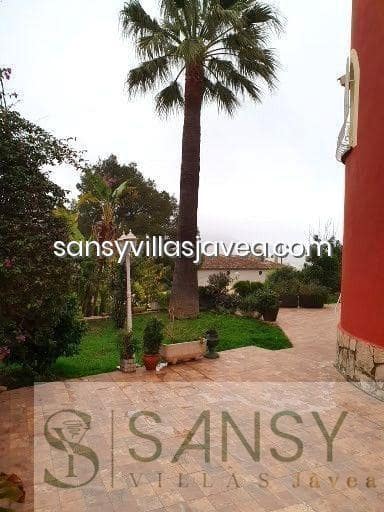5 bedroom Villa for sale in Pedreguer with garage - € 400,000 (Ref: 8729106)
