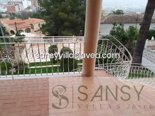 5 bedroom Villa for sale in Pedreguer with garage - € 400,000 (Ref: 8729106)