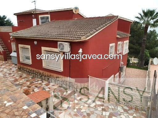 5 bedroom Villa for sale in Pedreguer with garage - € 400,000 (Ref: 8729106)