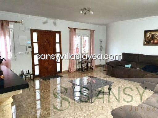 5 bedroom Villa for sale in Pedreguer with garage - € 400,000 (Ref: 8729106)