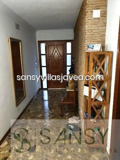 5 bedroom Villa for sale in Pedreguer with garage - € 400,000 (Ref: 8729106)