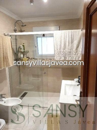 5 bedroom Villa for sale in Pedreguer with garage - € 400,000 (Ref: 8729106)