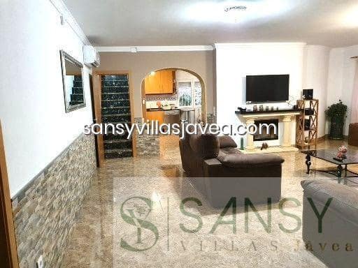 5 bedroom Villa for sale in Pedreguer with garage - € 400,000 (Ref: 8729106)