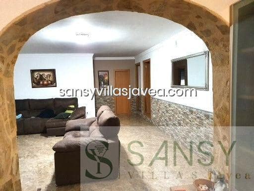 5 bedroom Villa for sale in Pedreguer with garage - € 400,000 (Ref: 8729106)
