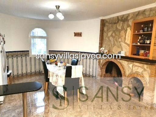 5 bedroom Villa for sale in Pedreguer with garage - € 400,000 (Ref: 8729106)