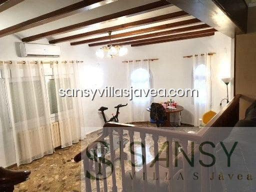 5 bedroom Villa for sale in Pedreguer with garage - € 400,000 (Ref: 8729106)