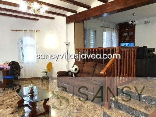 5 bedroom Villa for sale in Pedreguer with garage - € 400,000 (Ref: 8729106)