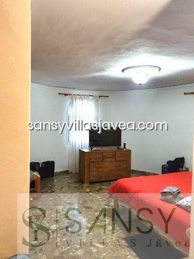 5 bedroom Villa for sale in Pedreguer with garage - € 400,000 (Ref: 8729106)