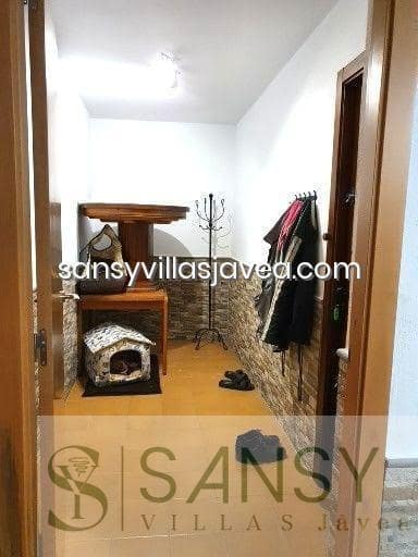 5 bedroom Villa for sale in Pedreguer with garage - € 400,000 (Ref: 8729106)