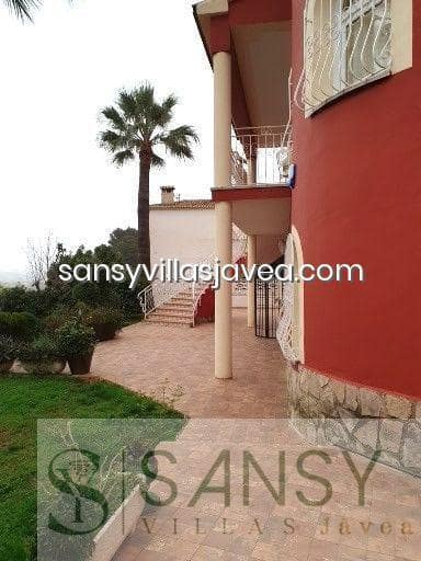 5 bedroom Villa for sale in Pedreguer with garage - € 400,000 (Ref: 8729106)