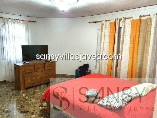 5 bedroom Villa for sale in Pedreguer with garage - € 400,000 (Ref: 8729106)