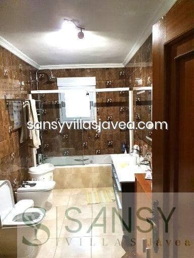 5 bedroom Villa for sale in Pedreguer with garage - € 400,000 (Ref: 8729106)