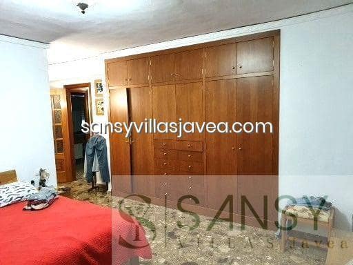 5 bedroom Villa for sale in Pedreguer with garage - € 400,000 (Ref: 8729106)