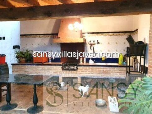 5 bedroom Villa for sale in Pedreguer with garage - € 400,000 (Ref: 8729106)