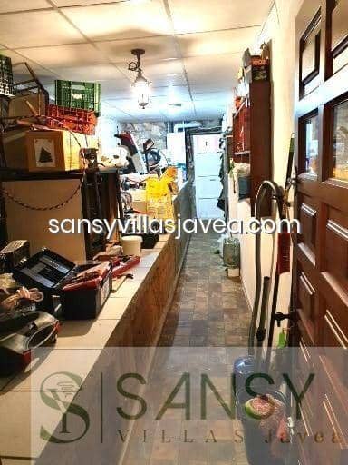 5 bedroom Villa for sale in Pedreguer with garage - € 400,000 (Ref: 8729106)