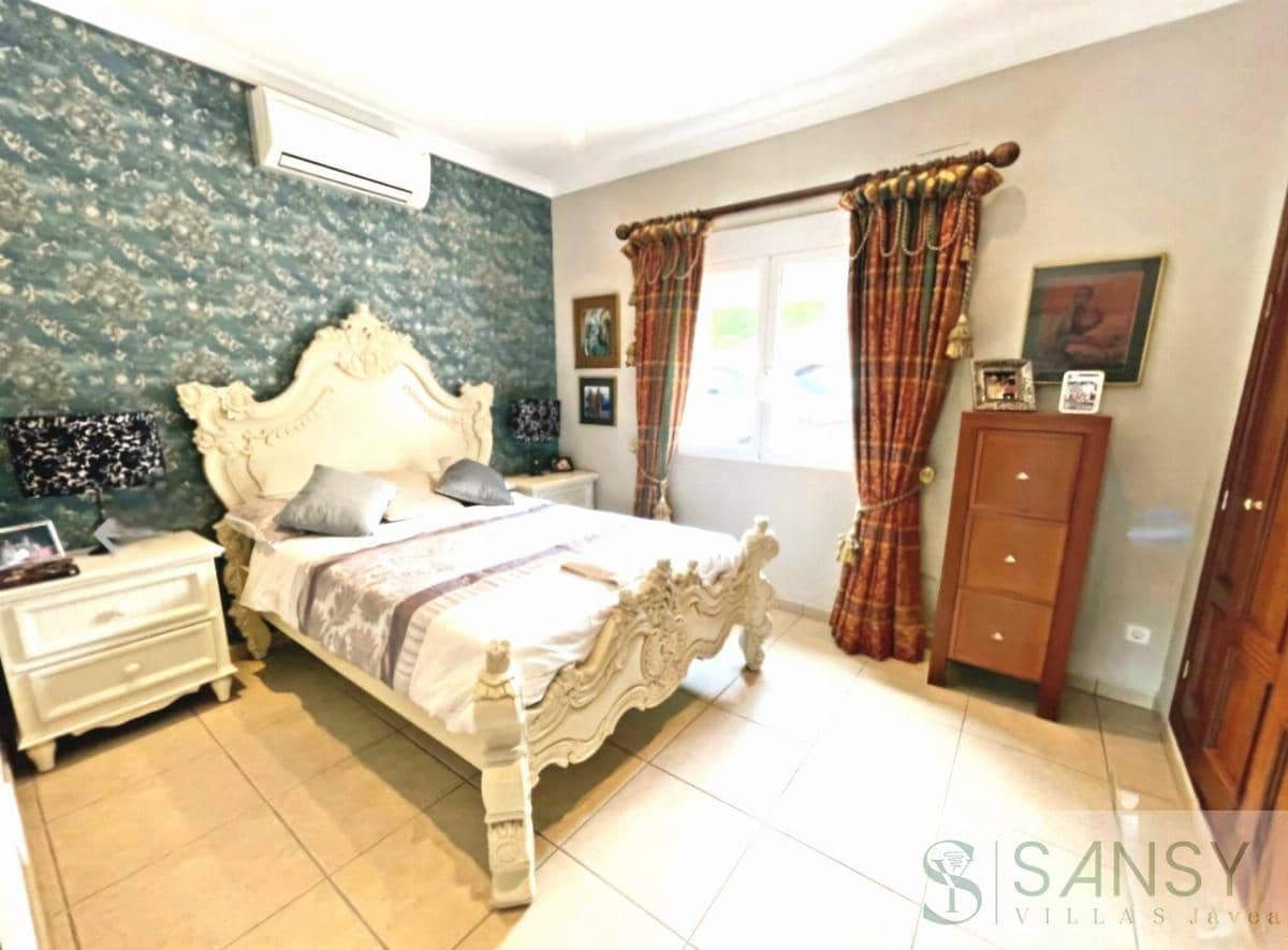 4 soveværelse Villa til salg i La Sella med swimmingpool - € 1.279.000 (Ref: 9027785)