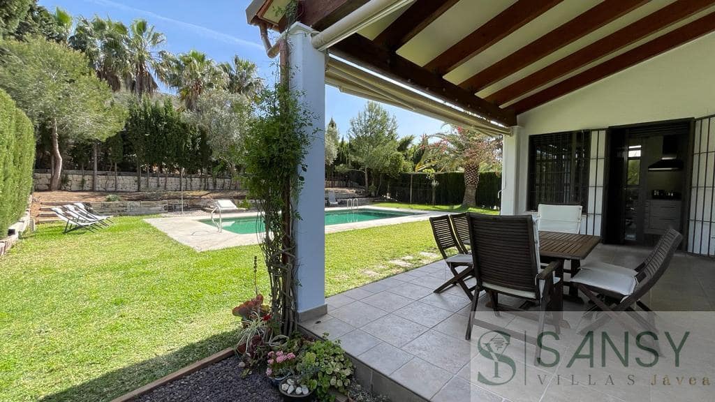 5 soveværelse Villa til salg i Javea / Xabia med swimmingpool garage - € 1.075.000 (Ref: 9027846)