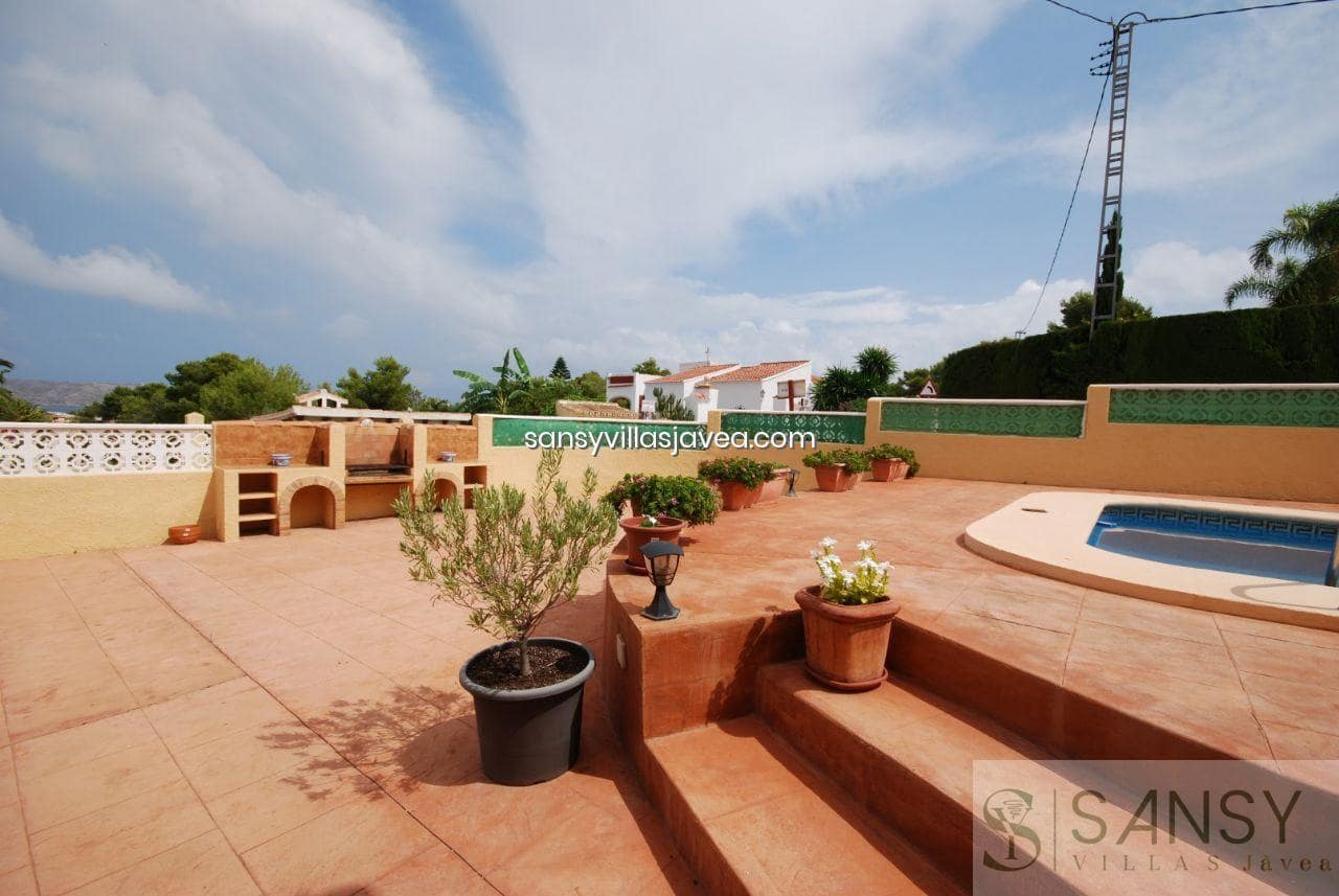 3 soveværelse Villa til leje i Javea / Xabia med swimmingpool garage - € 1.500 (Ref: 9028007)