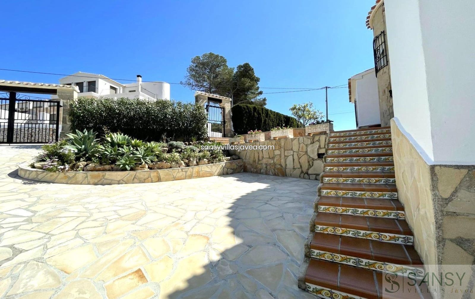5 bedroom Villa for sale in Javea / Xabia with garage - € 1,150,000 (Ref: 9036452)