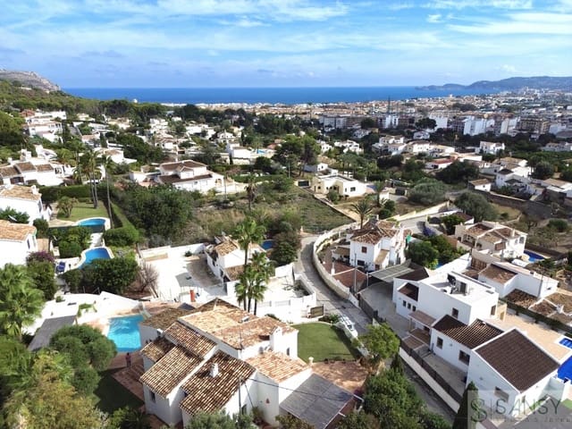 Chalet de 4 habitaciones en Centro ciudad, Javea / Xàbia en venta con piscina - 1.295.000 € (Ref: 9043852)