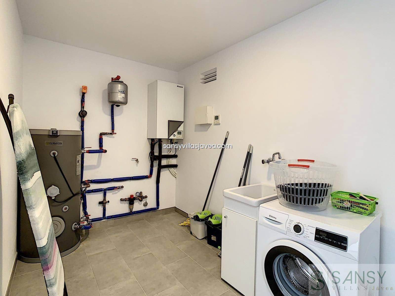 4 bedroom Villa for sale in Cumbre del Sol - € 1,185,000 (Ref: 9043880)