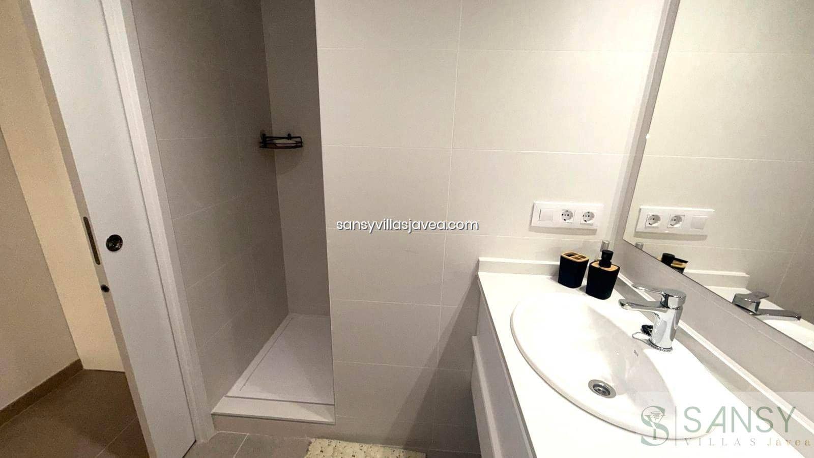 Apartamento de 3 habitaciones en Javea / Xàbia en alquiler con piscina garaje - 1.600 € (Ref: 9047188)