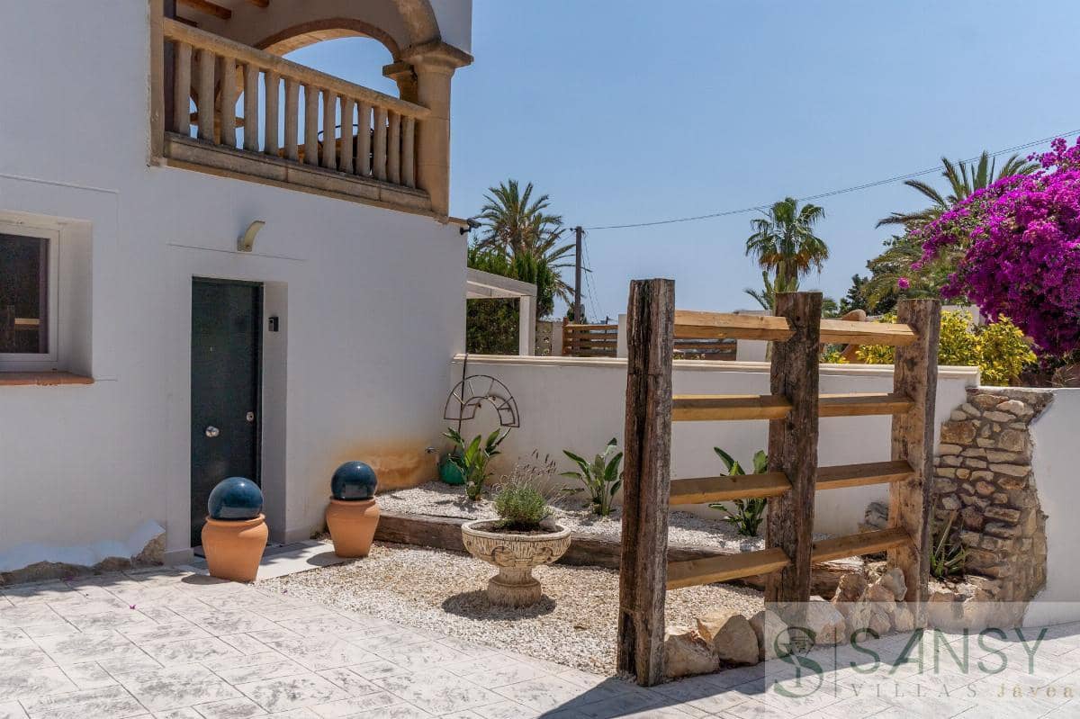 5 soveværelse Villa til salg i Javea / Xabia med swimmingpool - € 895.000 (Ref: 9068381)