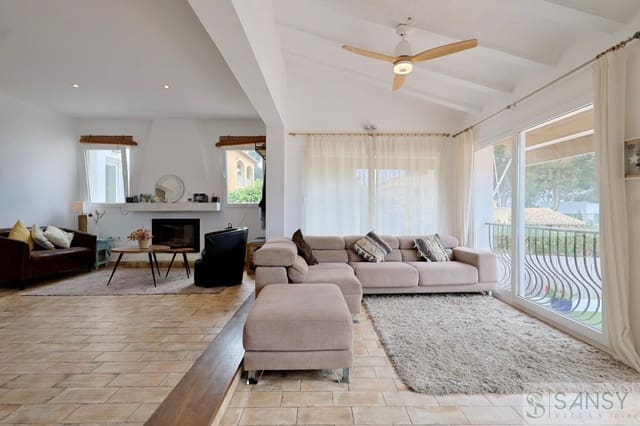 4 quarto Moradia para venda em Centro ciudad, Javea / Xàbia com piscina garagem - 675 000 € (Ref: 9118444)