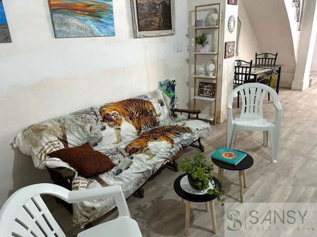 4 bedroom Semi-detached Villa for sale in Piles - € 120,000 (Ref: 9163306)
