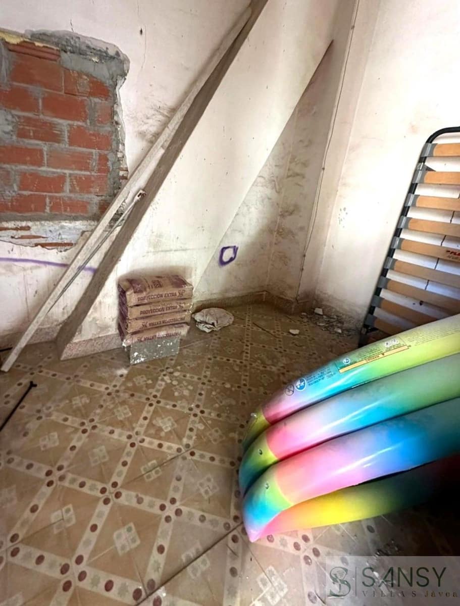 4 slaapkamer Halfvrijstaande villa te koop in Piles - € 146.000 (Ref: 9163306)