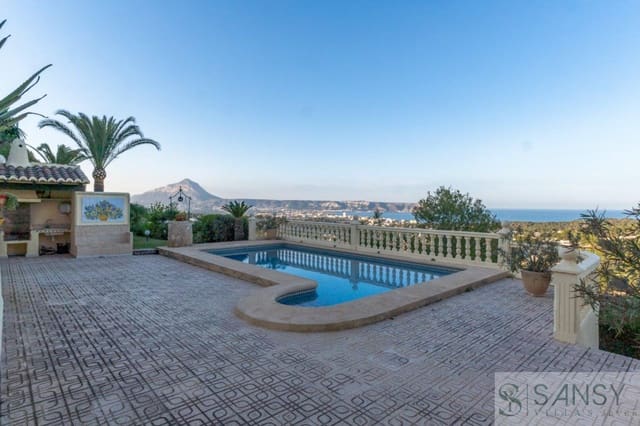 3 slaapkamer Villa te koop in Centro ciudad, Javea / Xàbia met zwembad garage - € 1.095.000 (Ref: 9306201)