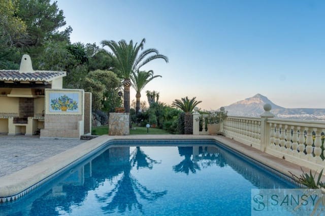 3 slaapkamer Villa te koop in Centro ciudad, Javea / Xàbia met zwembad garage - € 1.095.000 (Ref: 9306201)