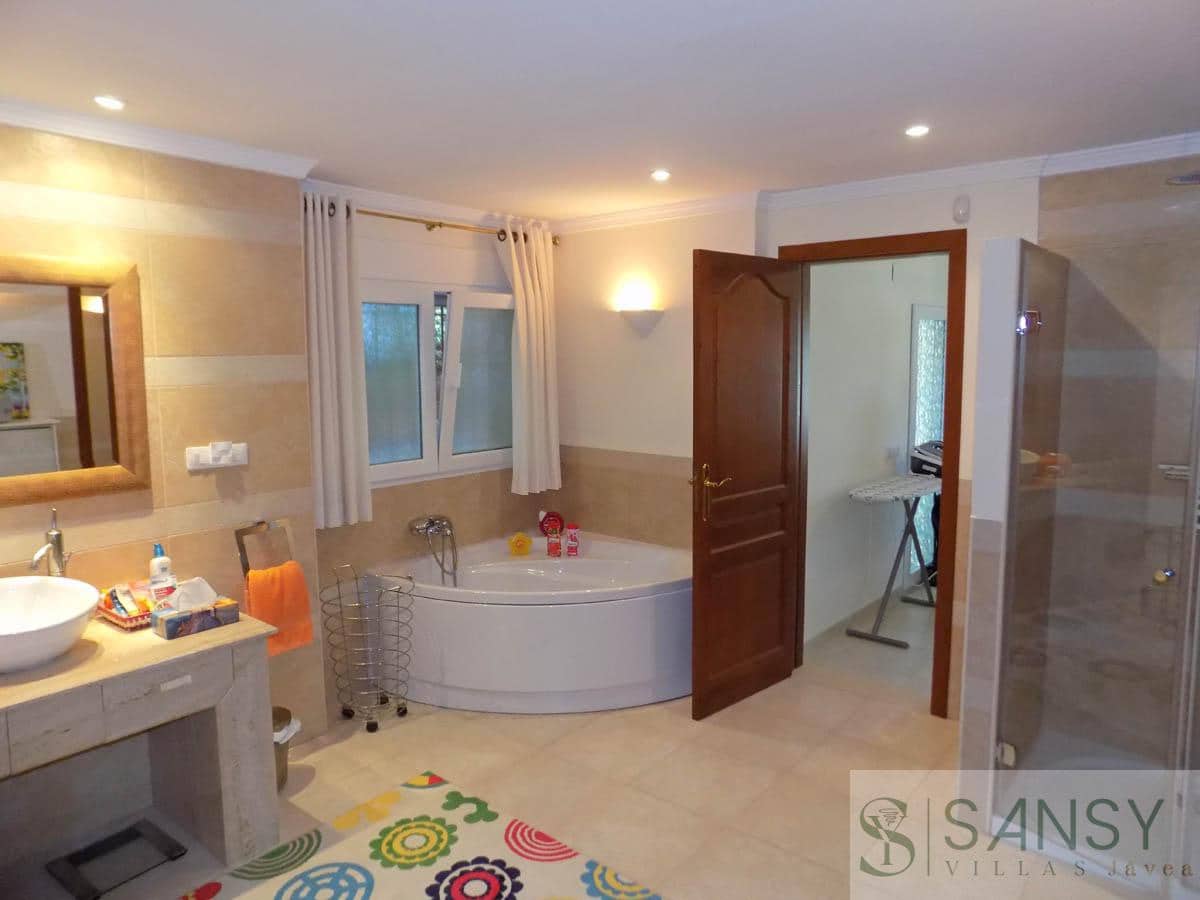 4 bedroom Villa for sale in Teulada-Moraira with pool garage - € 1,500,000 (Ref: 9306208)