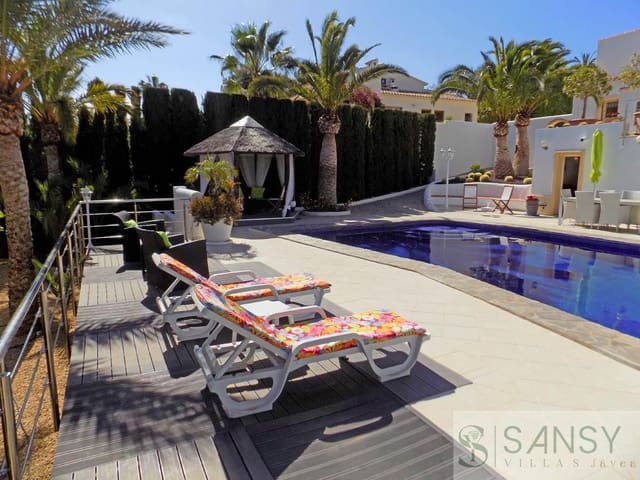 Chalet de 4 habitaciones en Moraira, Teulada-Moraira en venta con piscina garaje - 1.500.000 € (Ref: 9306208)