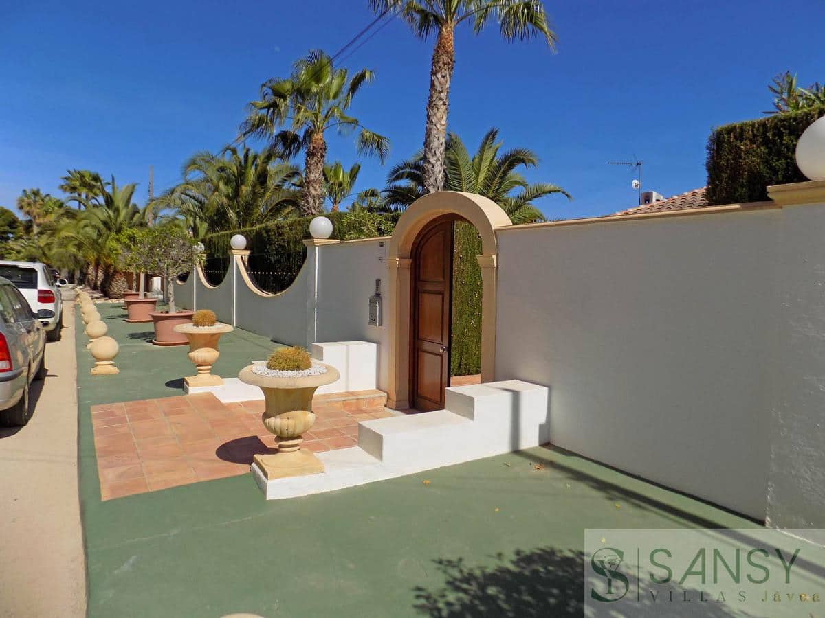4 bedroom Villa for sale in Teulada-Moraira with pool garage - € 1,500,000 (Ref: 9306208)