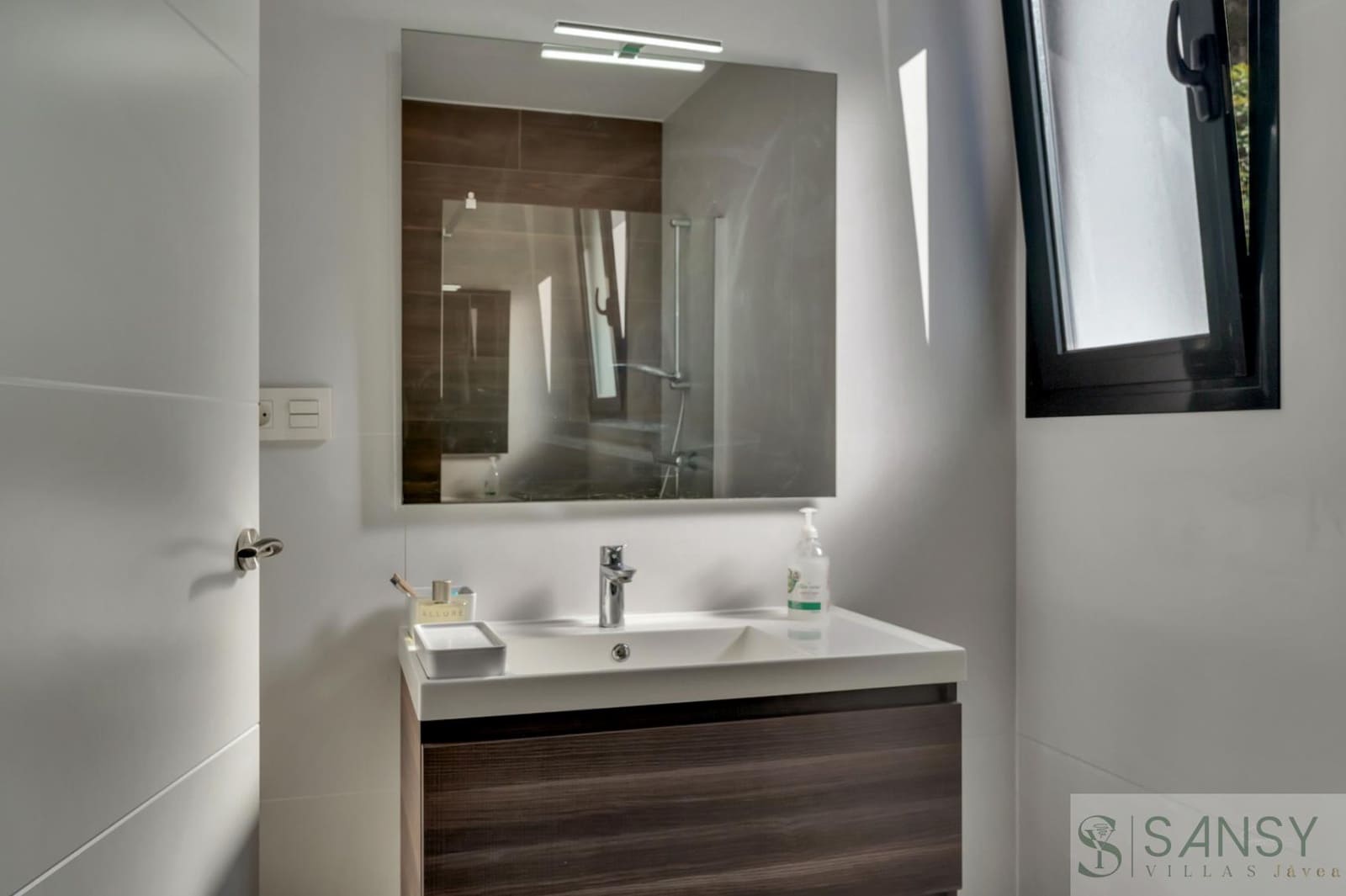 Chalet de 4 habitaciones en Teulada-Moraira en venta con piscina garaje - 1.495.000 € (Ref: 9306213)